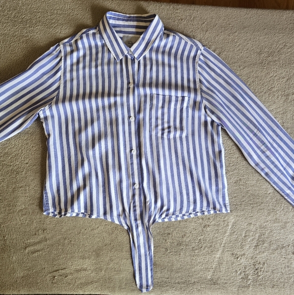 Rails Val Blue White Stripe tie front button up shirt size medium - Picture 8 of 14